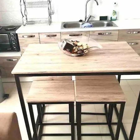 **cozy, Seaside, Spacious, 2 Bedroom Apartment** 公寓 塞萨洛尼基