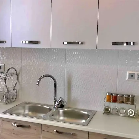 **cozy, Seaside, Spacious, 2 Bedroom Apartment**